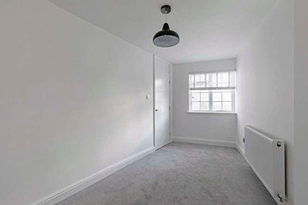 High Street, Cheltenham, GL50 - Photo 2