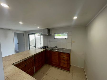 Coastal Comfort - 3-Bedroom Downstairs Unit - Photo 5