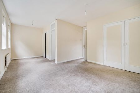 3 bedroom house - end terrace - Photo 3