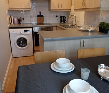 Upton Park - Photo 2