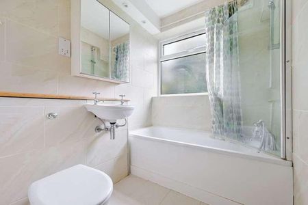 Bromley Road, London, SE6 - Photo 5