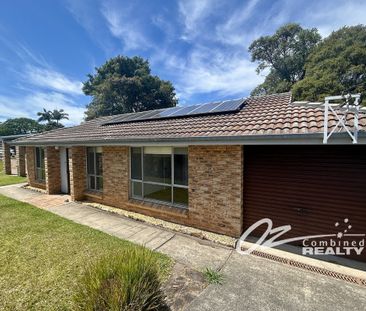 Lovely home in quiet sought after area - Photo 2