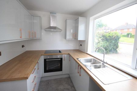 2 bedroom maisonette to rent - Photo 3