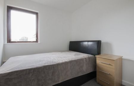 4 Bed Flat, Sienna Gardens, EH9 - Photo 3