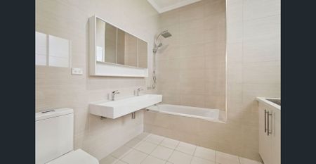 Spacious Family Home in the Heart of Leichhardt - Photo 3