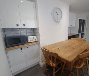 1 bedroom in a house share to rent - Photo 5