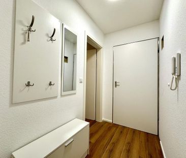 Erstbezug nach Sanierung – helle, moderne, möblierte 1-Zimmer-Wohnu... - Foto 1