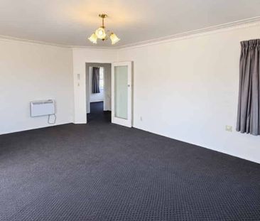 Freshly Renovated 3 Bedroom House - Photo 2