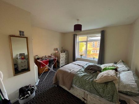 3 bedroom apartment to rent - Photo 2