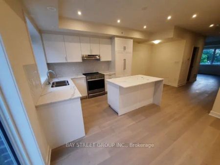 Condo Townhouse For Lease | W9249518 - Photo 3