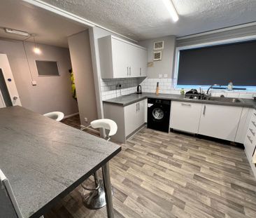 Waterpump Court Room 3 - Photo 3