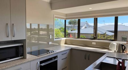 Spacious Family Home - Photo 4