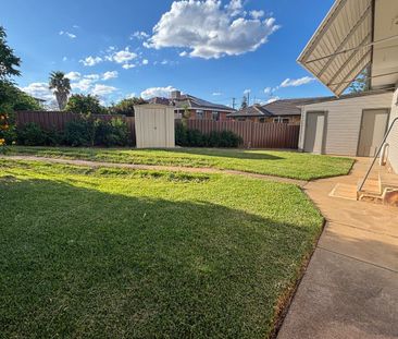 Three Bedroom Home in Central Location - Photo 4