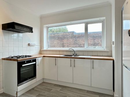 3 bedroom apartment to rent - Photo 4