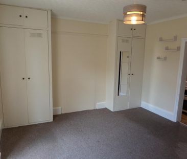 1 bedroom bedsit to rent - Photo 2