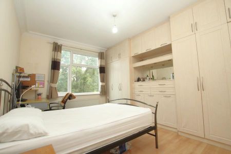 3 bedroom apartment to rent - Photo 2