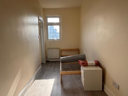 3 bedroom flat to rent - Photo 5