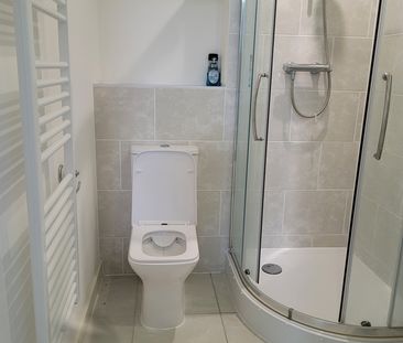 2 Bed Penthouse, Purley Way, CR0 - Photo 2