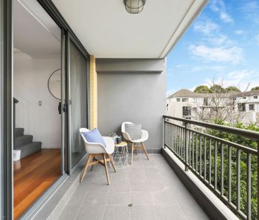 Stunning split level 1 bedroom home with incredible roof terrace - Photo 2