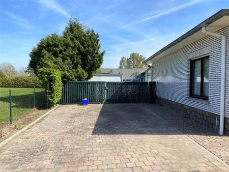 Laagbouw woning met 3 slaapkamers en 2 garages - Photo 5