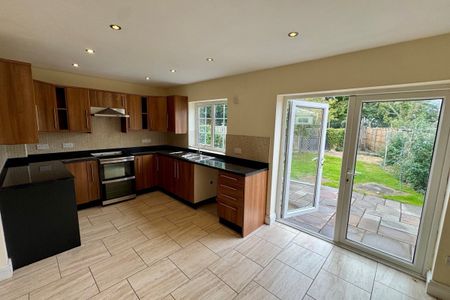 Camp Close - Photo 4