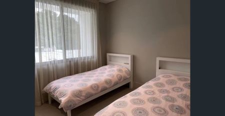 Spacious and idyllic 4 bedroom Terrace in a prime location - Photo 4