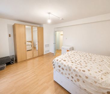 Flat in Camden - Photo 4