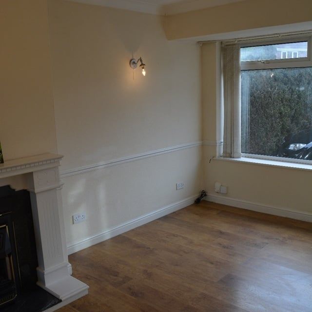 3 Bed Semi-Detached House, Queensthorpe Close, LS13 - Photo 1