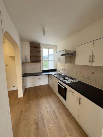 3 bedroom flat to rent - Photo 4