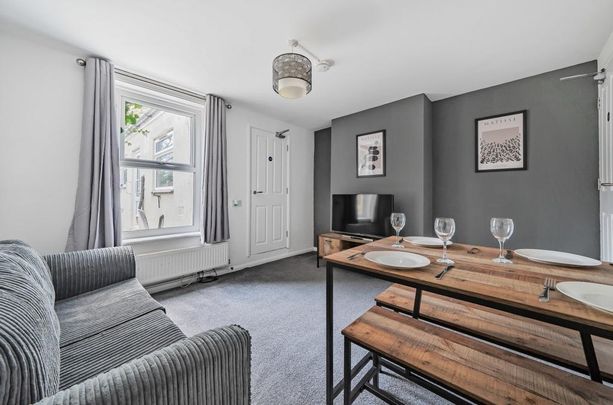 1 bedroom in a house share to rent - Photo 1