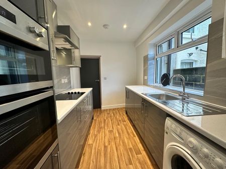 4 bedroom terraced house to rent - Photo 3