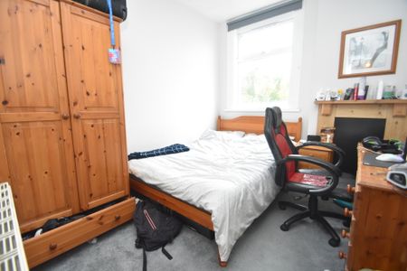 4 bedroom terraced house to rent - Photo 3