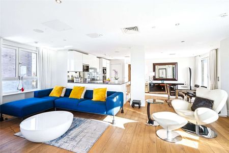 SHORT LET - Luxury two bedroom, two bathroom penthouse flat with breath-taking views of London in the heart of Clapham - Photo 3