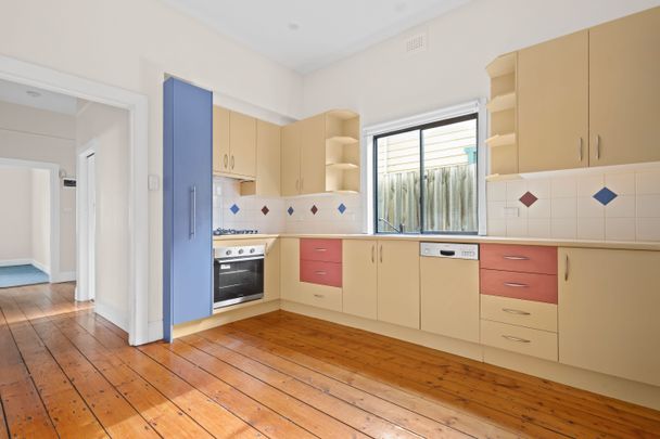 Delightful Three Bedroom - Photo 1