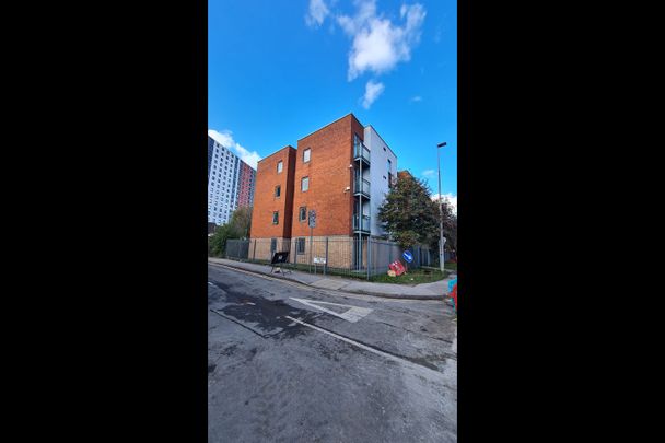 Room in a Shared House, Quay 5, M5 - Photo 1