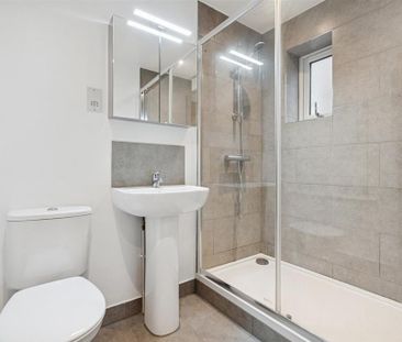 3 bedroom flat to rent - Photo 6