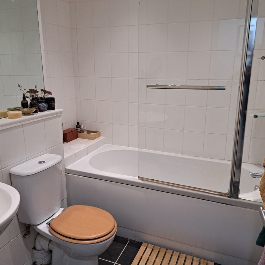 1 Bed Flat, Clarendon Road, BN3 - Photo 1