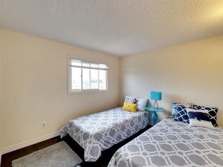 For Lease - 6 Woodward Crescent, Ajax, Ontario - Photo 4