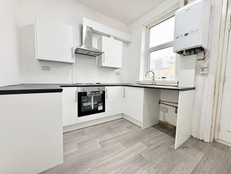 3 bedroom terraced house to rent - Photo 2