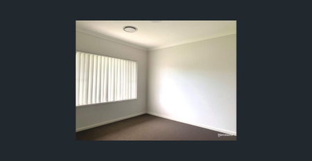 Beautifully Presented Five-Bedroom Family Home in Macarthur Heights... - Photo 4