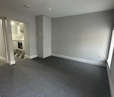 Unit 4, 14 Upper English Street - Photo 3