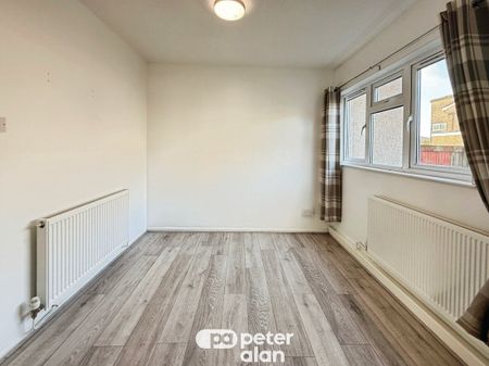 West View, Taffs Well, CARDIFF - Photo 5