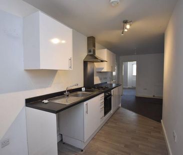 3 bedroom flat to rent - Photo 6