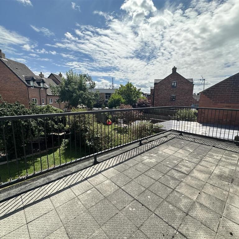 3 bedroom semi-detached house to rent - Photo 1