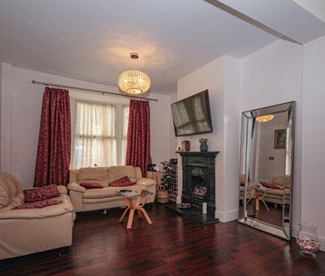 5 Bed Terraced House, Standen Road, SW18 - Photo 1