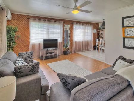 Comfortable Living, Prime Location! - Photo 3