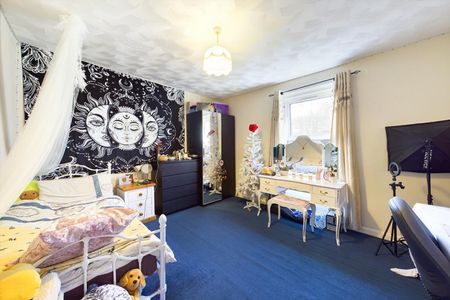 3 bedroom House To Let - Photo 5