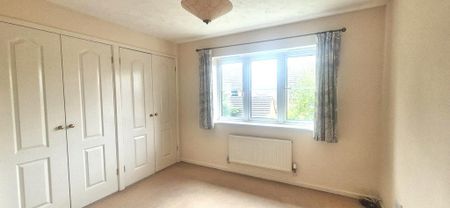 4 bedroom detached house to rent - Photo 4