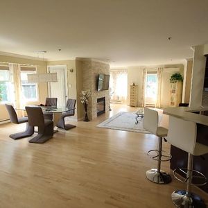 Condo 1275pi² à Ste-Julie : électroménagers, meubles, Borne de recharge, 2 cambres, 1 bureau, 2 salles de bain, cuisine, salle à manger et espace de s - Photo 3