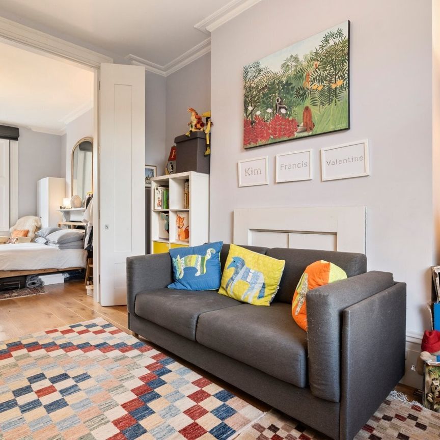 Rochester Square, London, NW1 - Photo 1